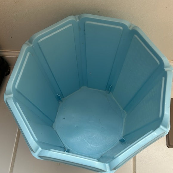 Vtg powder blue octagonal shaped garbage pail bath/office basket weave design - Picture 2 of 5